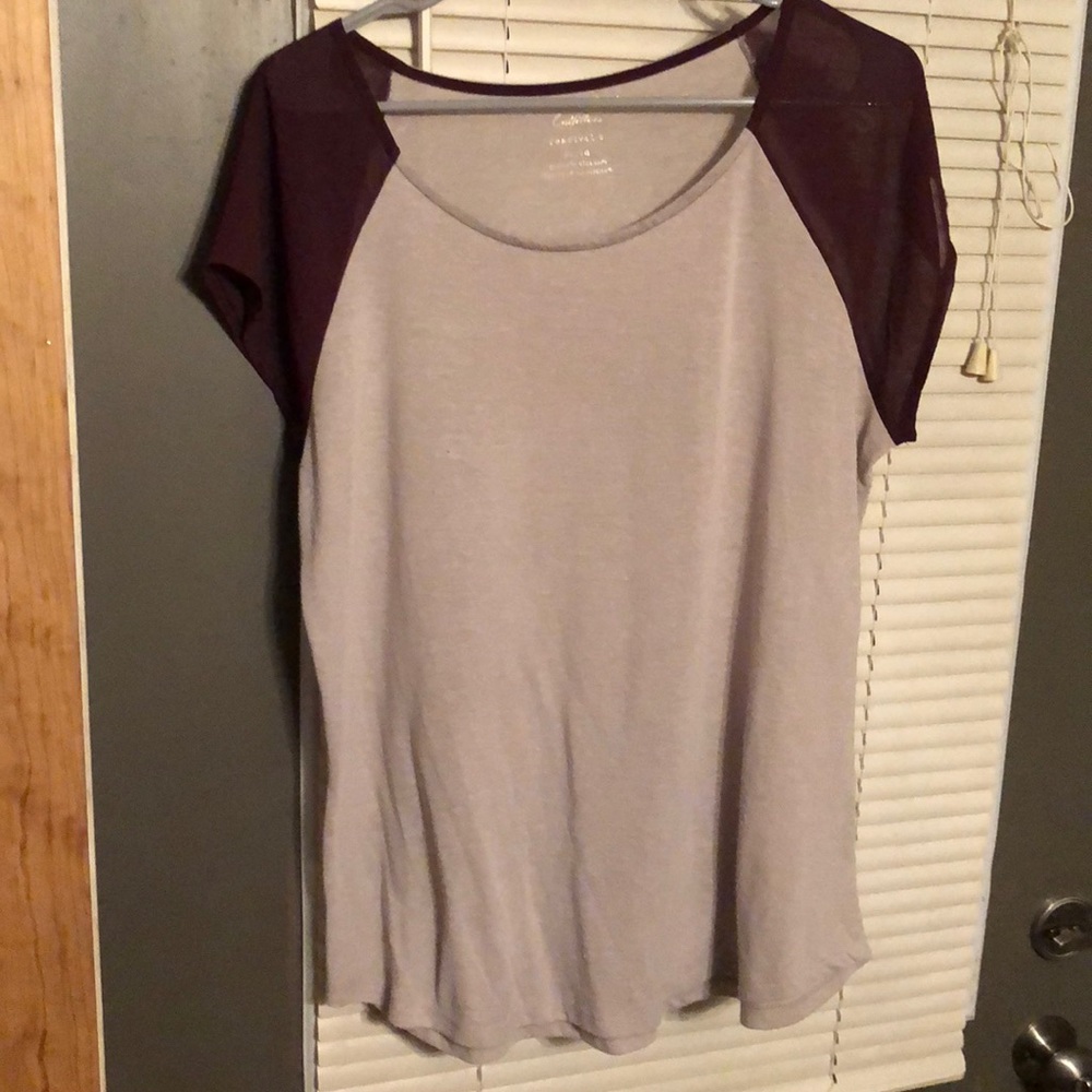 Adorable taupe and maroon top!!